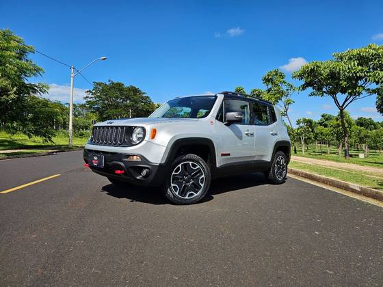JEEP RENEGADE 2.0 16V TURBO DIESEL TRAILHAWK 4P 4X4 AUTOMÁTICO